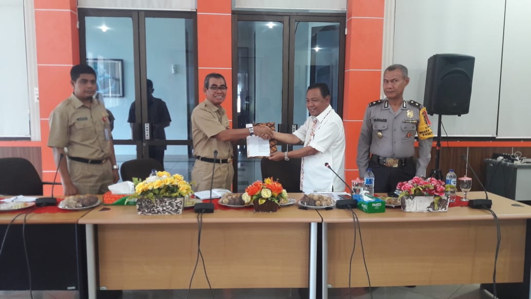 Bupati H Mursini Terima SK Penetapan Sebagai Tuan Rumah Porprov 